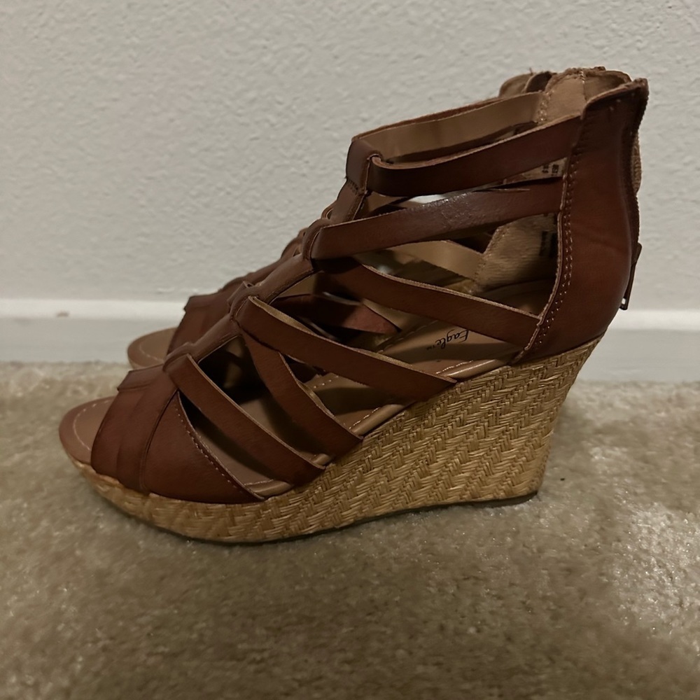 WOMENS AMERICAN EAGLE STRAPY WEDGE SHOES SIZE 6.5 BROWN - Picture 3 of 10